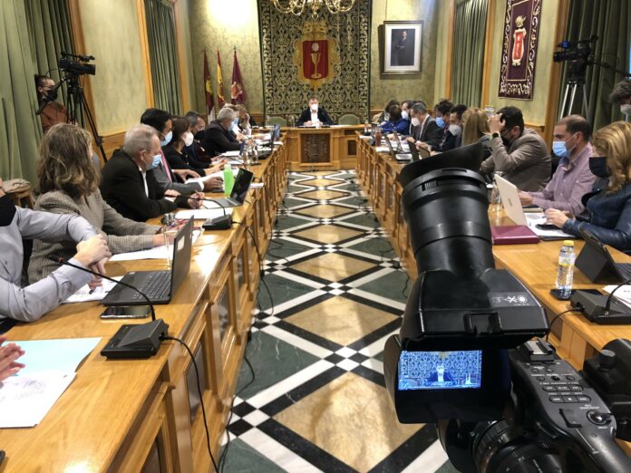 Pleno en el Ayuntamiento de Cuenca