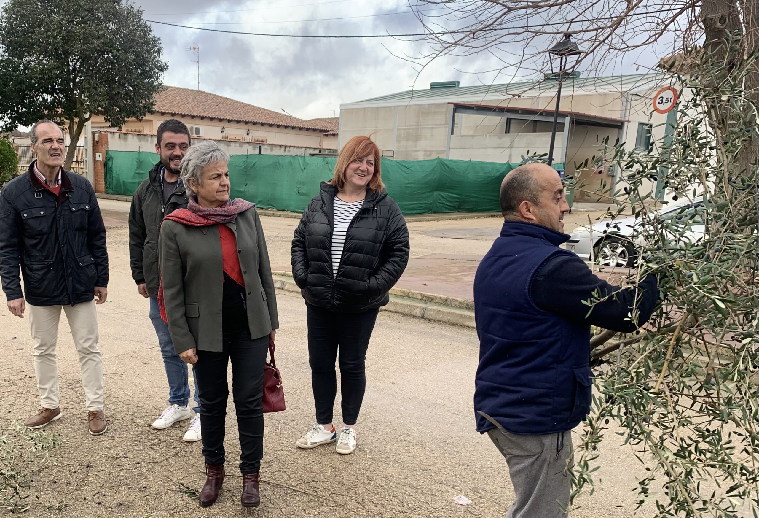 La Subdelegada Visita Los Trabajos Del Plan Especial De Empleo En Zonas Rurales Deprimidas 0387